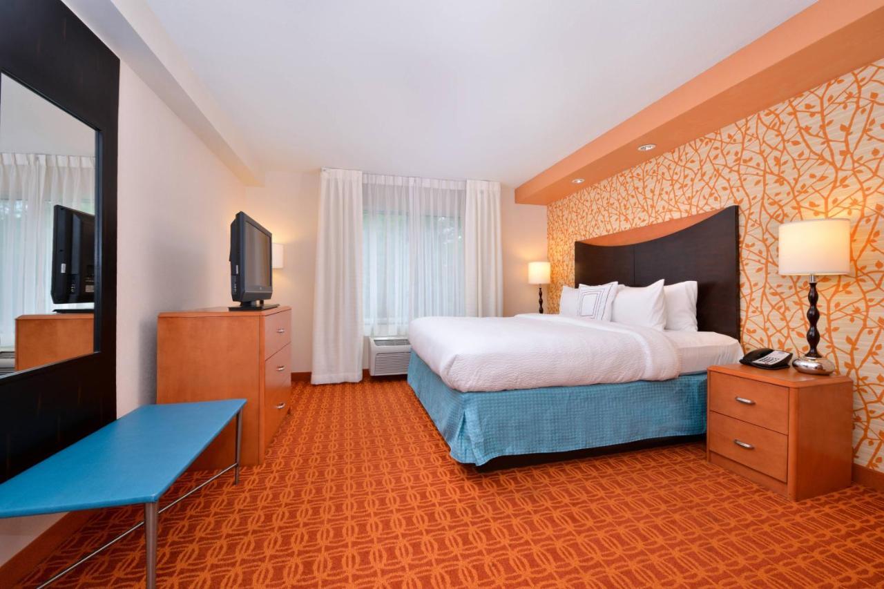 Fairfield Inn And Suites By Marriott Эшборо Экстерьер фото
