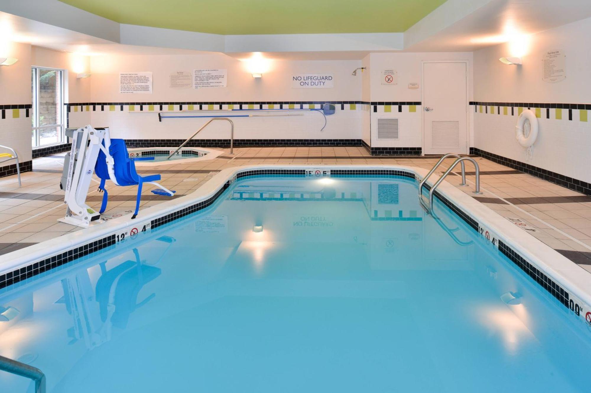 Fairfield Inn And Suites By Marriott Эшборо Экстерьер фото