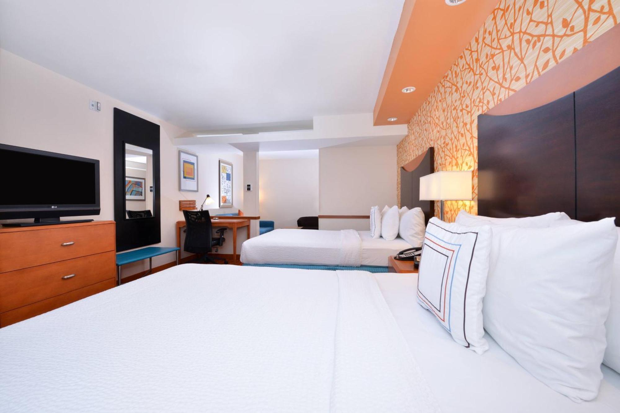 Fairfield Inn And Suites By Marriott Эшборо Экстерьер фото