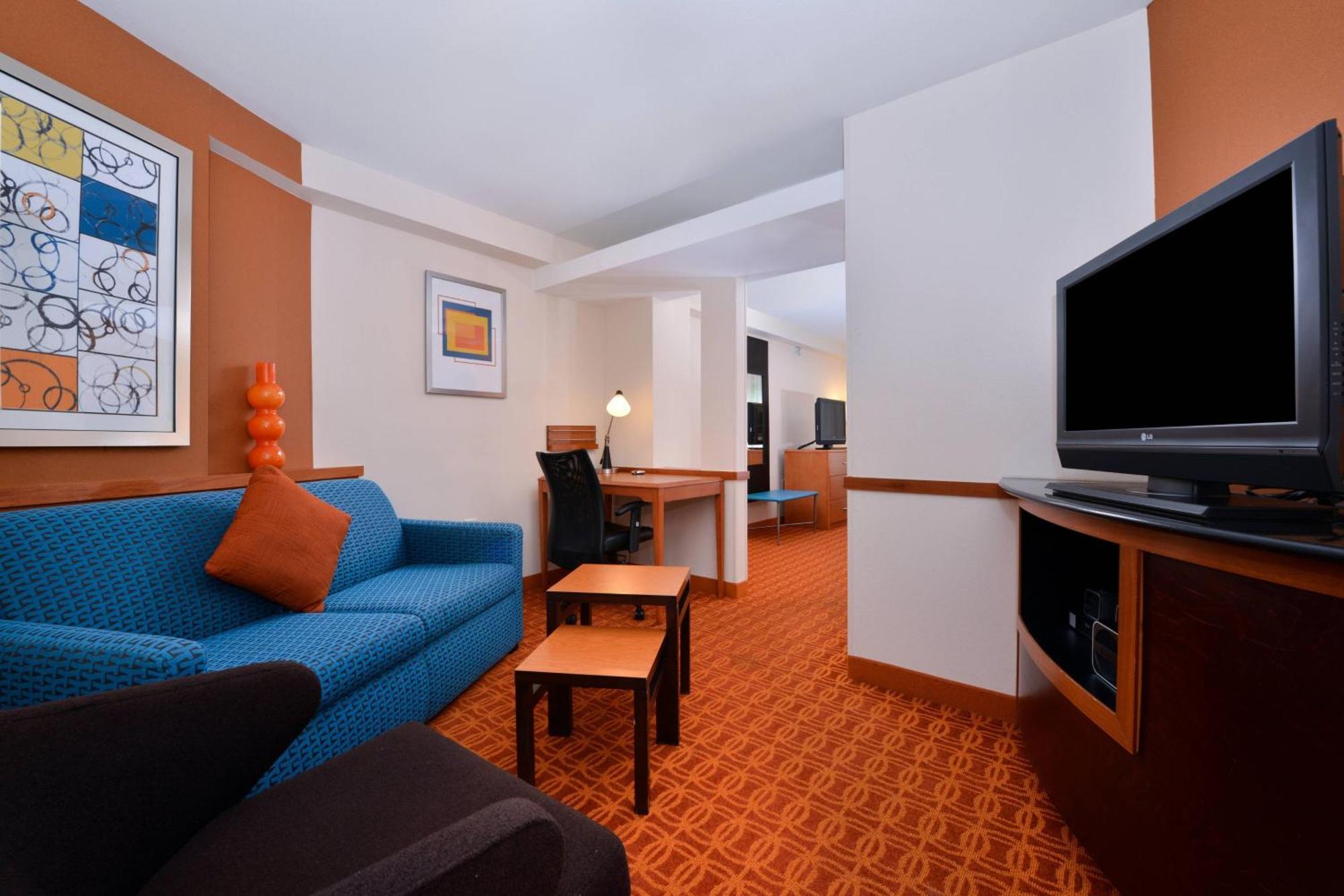 Fairfield Inn And Suites By Marriott Эшборо Экстерьер фото