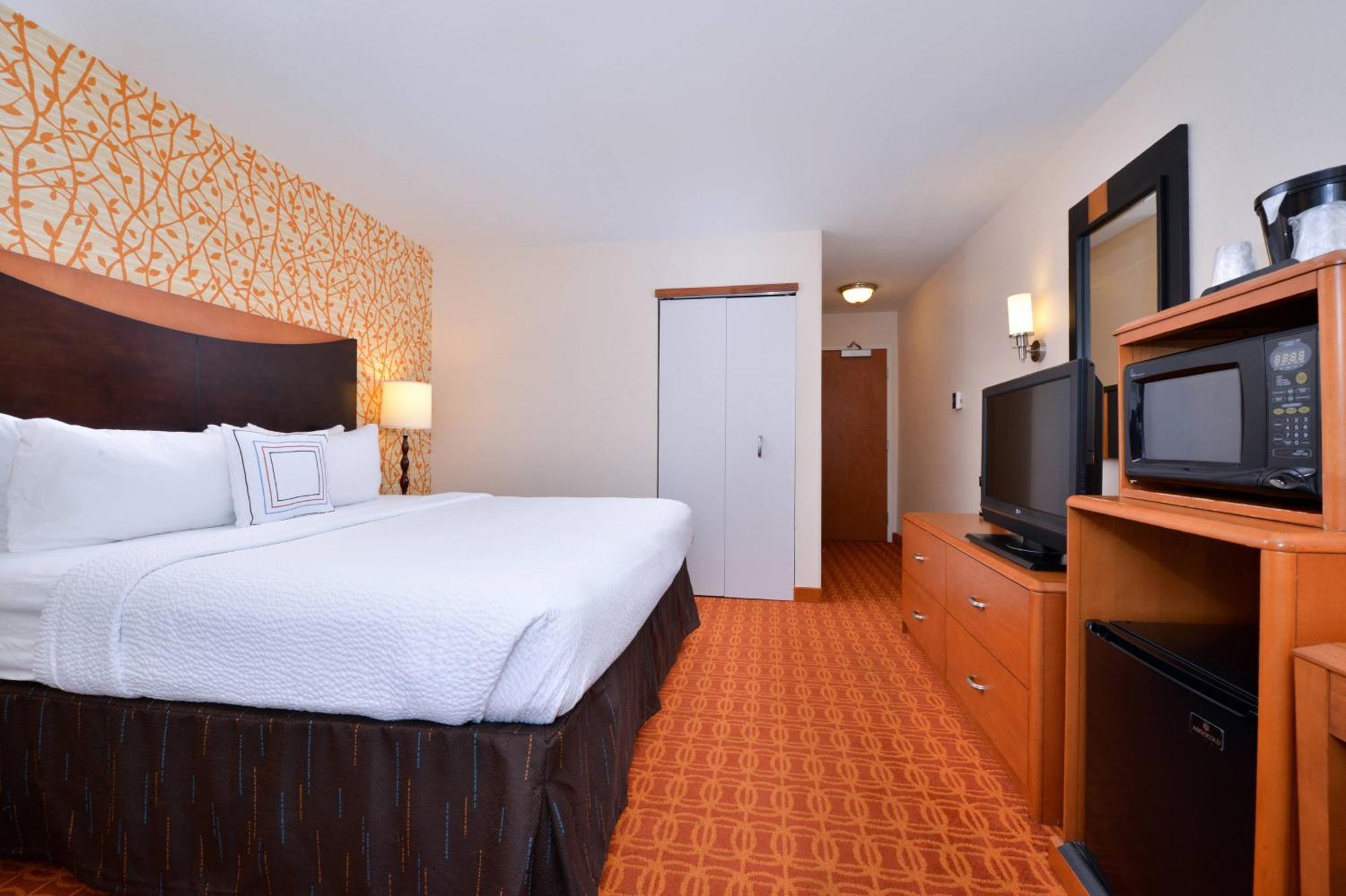 Fairfield Inn And Suites By Marriott Эшборо Экстерьер фото
