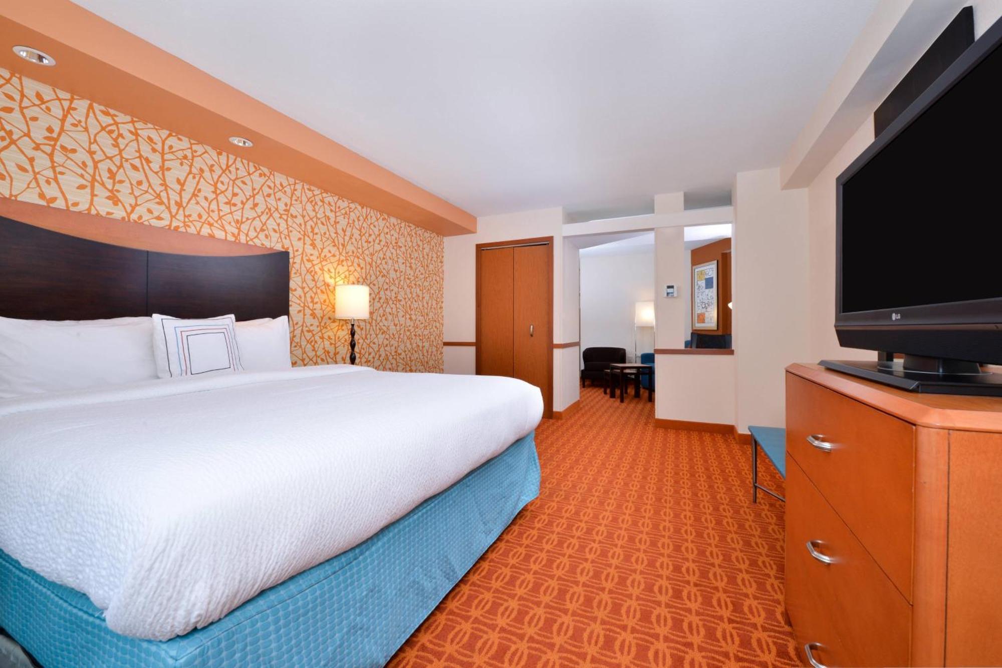 Fairfield Inn And Suites By Marriott Эшборо Экстерьер фото