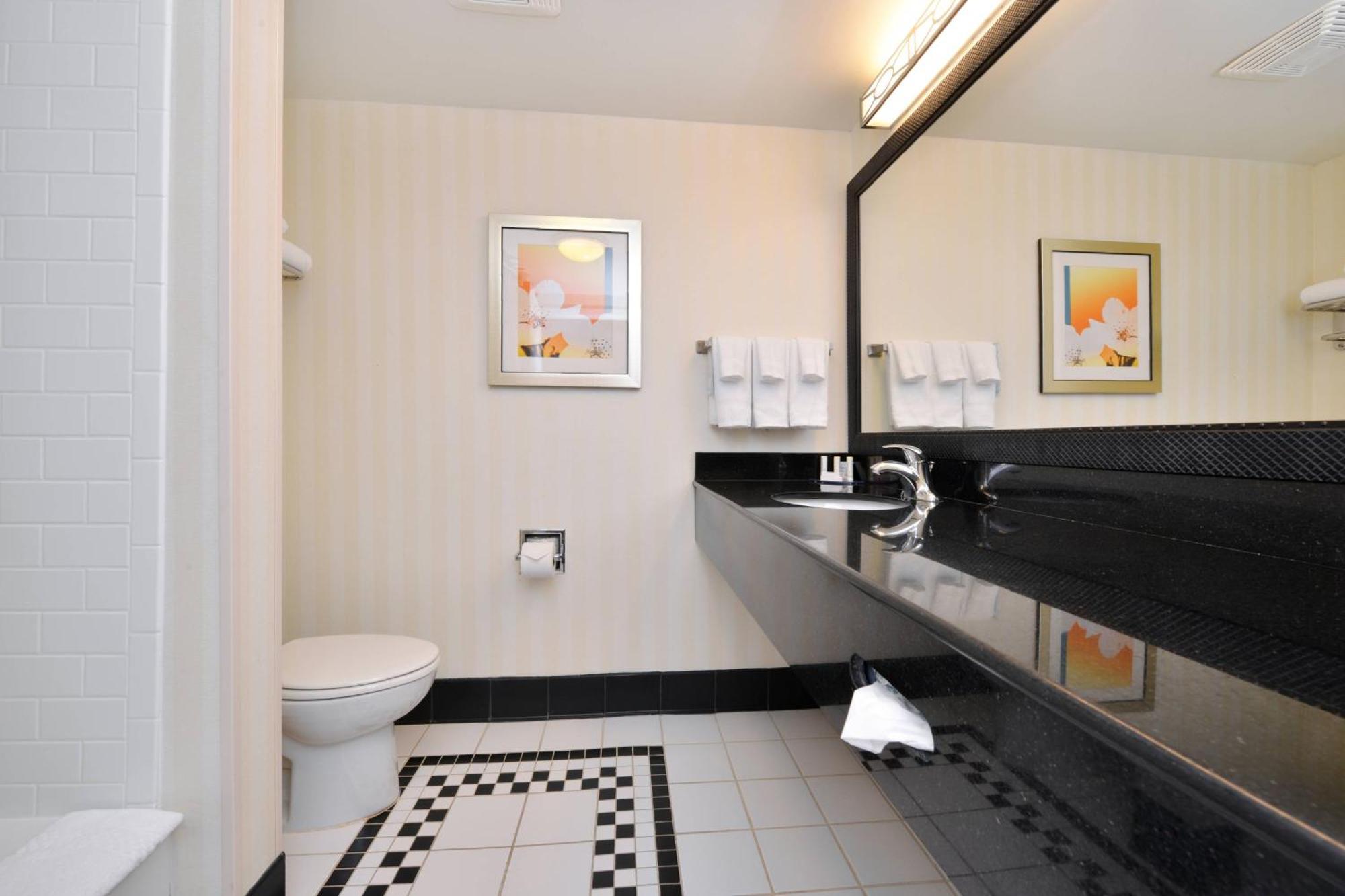Fairfield Inn And Suites By Marriott Эшборо Экстерьер фото