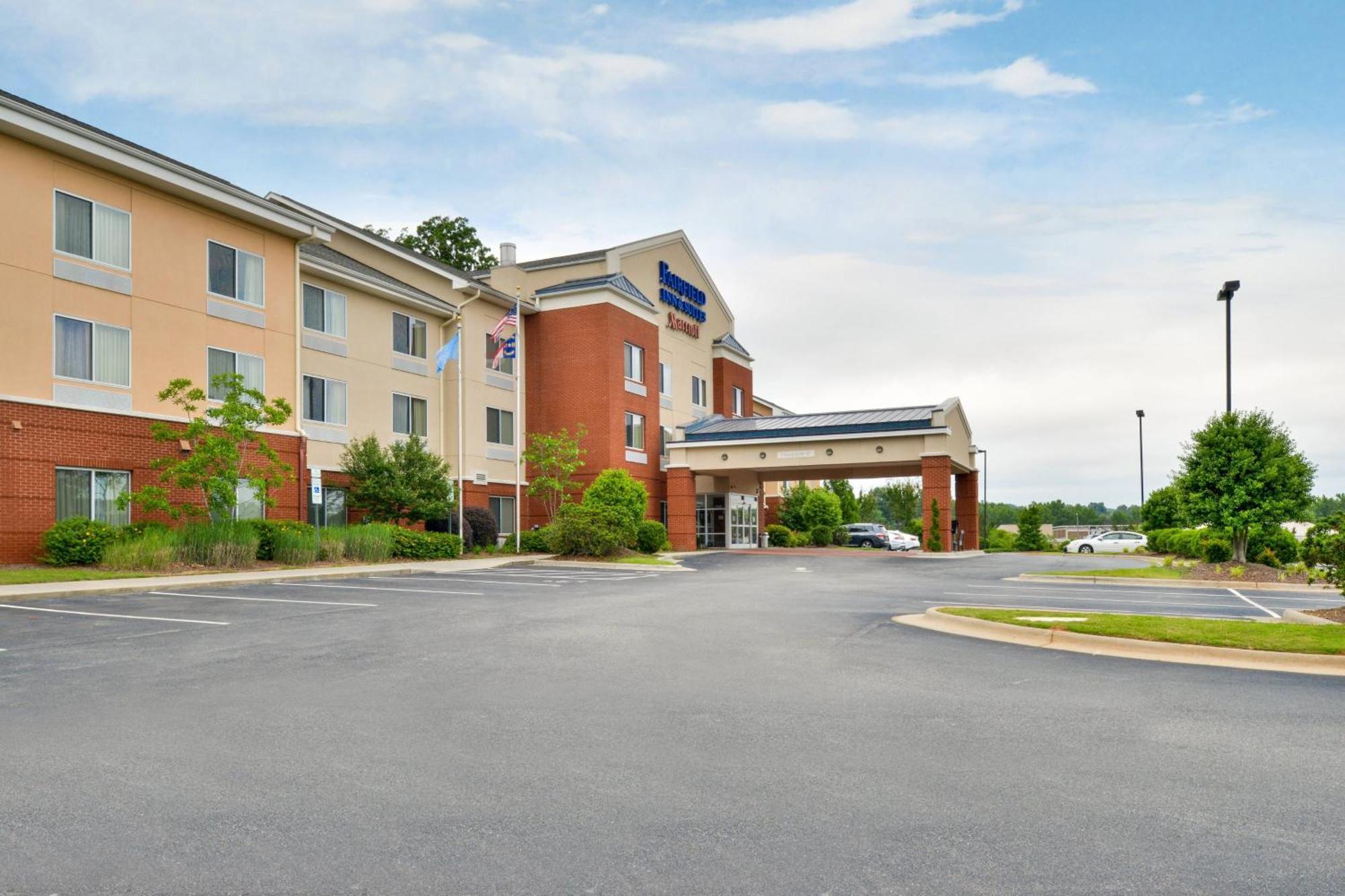 Fairfield Inn And Suites By Marriott Эшборо Экстерьер фото