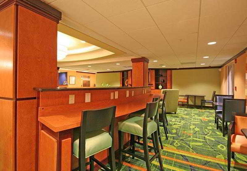 Fairfield Inn And Suites By Marriott Эшборо Экстерьер фото