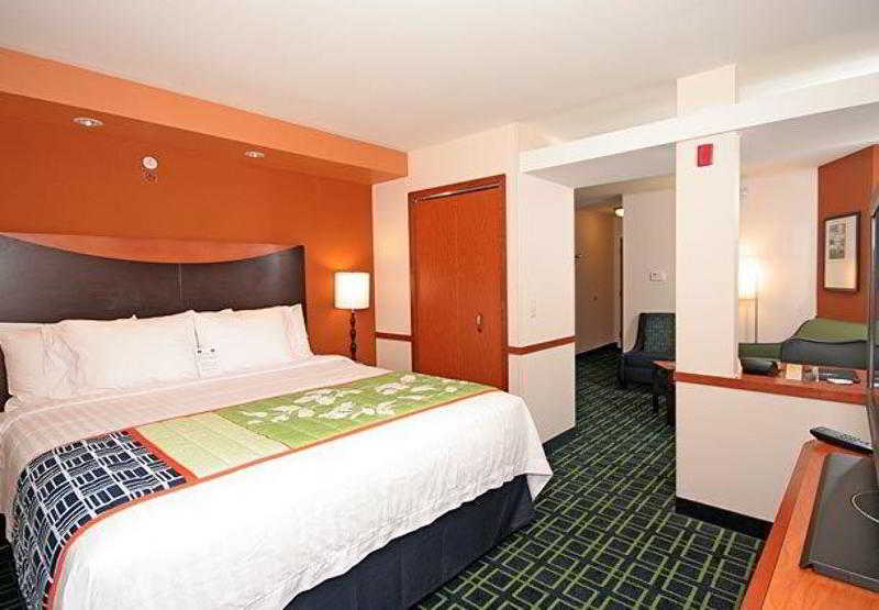 Fairfield Inn And Suites By Marriott Эшборо Экстерьер фото