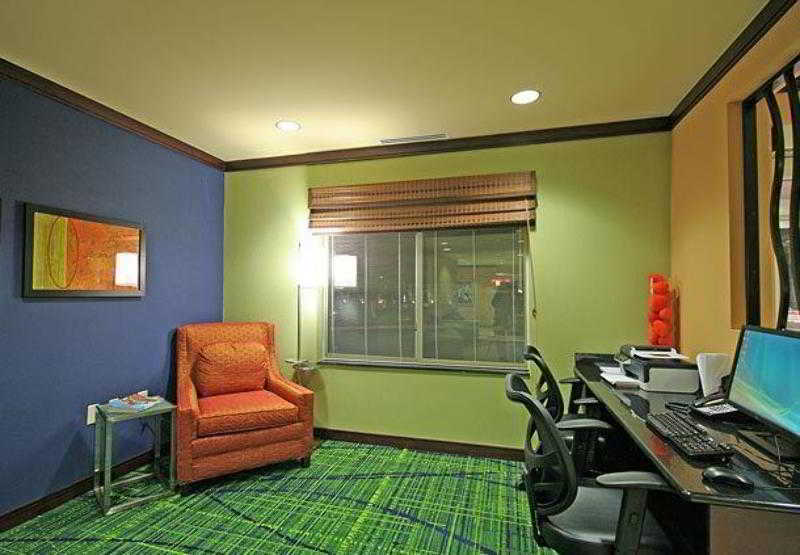 Fairfield Inn And Suites By Marriott Эшборо Экстерьер фото