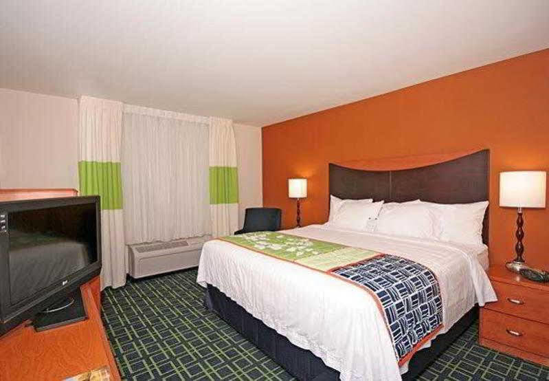 Fairfield Inn And Suites By Marriott Эшборо Экстерьер фото