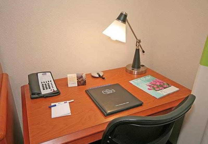 Fairfield Inn And Suites By Marriott Эшборо Экстерьер фото