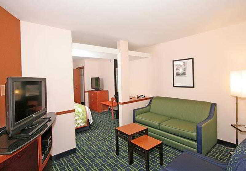 Fairfield Inn And Suites By Marriott Эшборо Экстерьер фото
